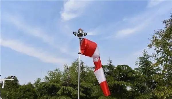 直升機(jī)停機(jī)坪上面的風(fēng)袋有什么用,為什么每個停機(jī)坪上面都有